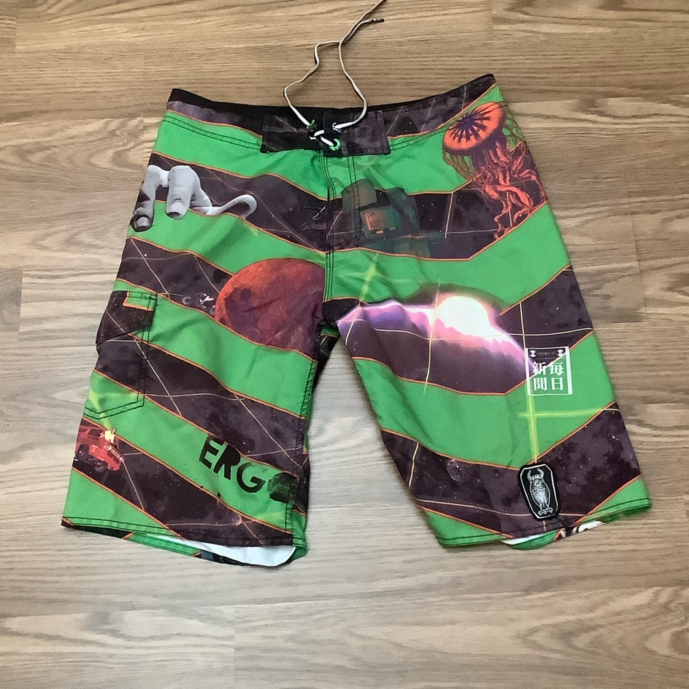 Ergo Board Shorts Men's Size 33 Green  100% Polyester Drawstring 11” Inseam